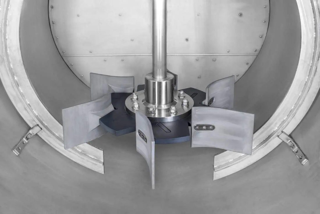 EKATO EPOX-C impeller installed in a vessel