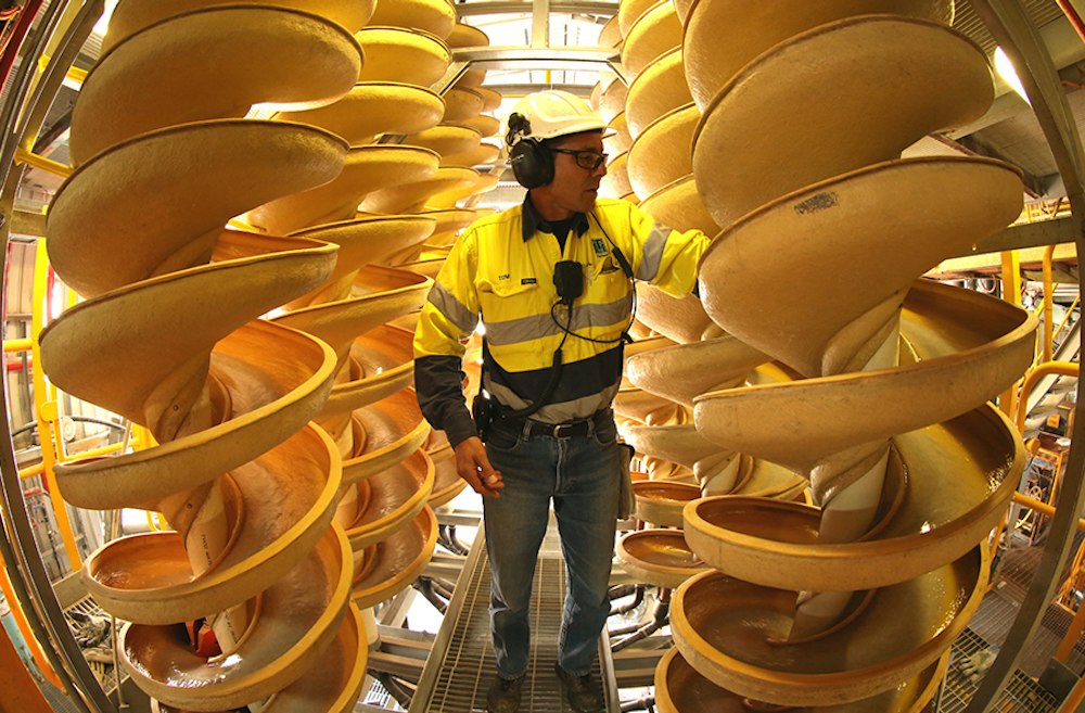 Operator between banks of Mineral Technologies spirals